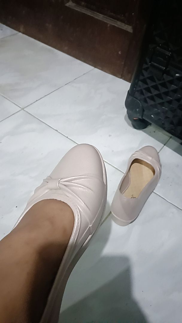 Sepatu Karet Jelly Wanita Wedges Ringan Berkualitas - Foto ulasan pembeli