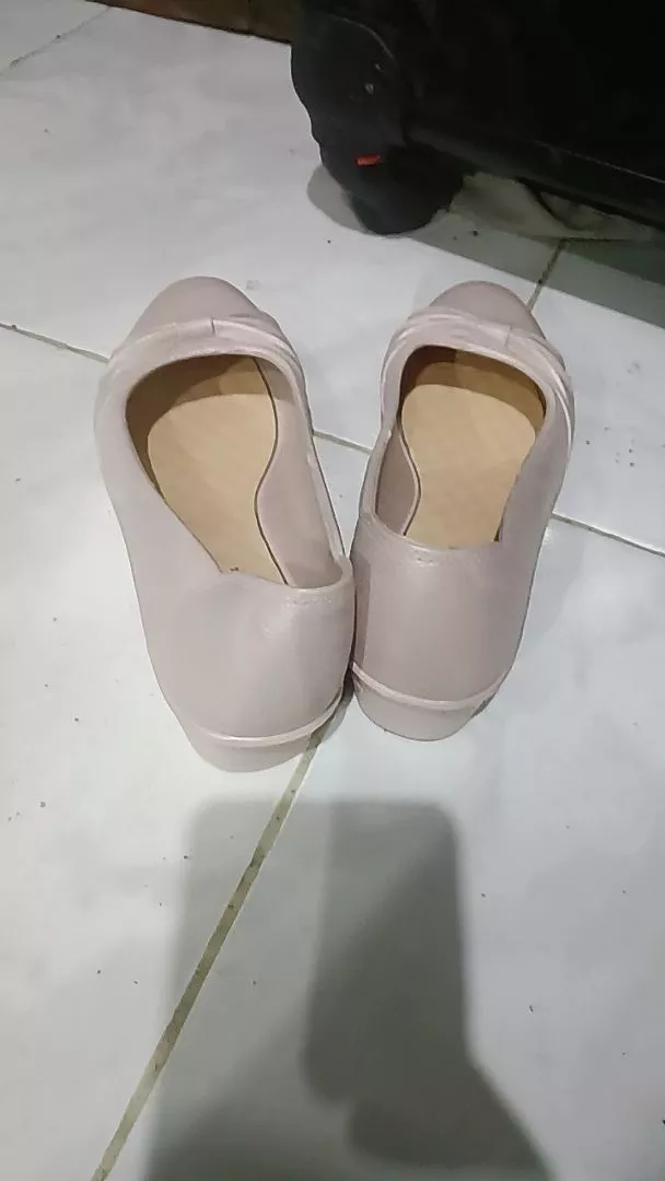 Sepatu Karet Jelly Wanita Wedges Ringan Berkualitas - Foto ulasan pembeli