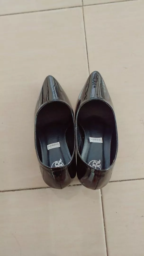 Sepatu Pantofel Wanita Kerja Hak Tinggi 7cm Anti Licin - Foto ulasan pembeli