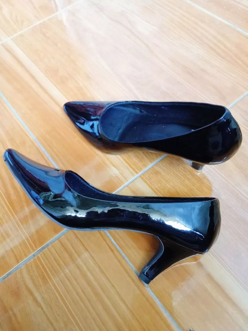 Sepatu Pantofel Wanita Kerja Hak Tinggi 7cm Anti Licin - Foto ulasan pembeli