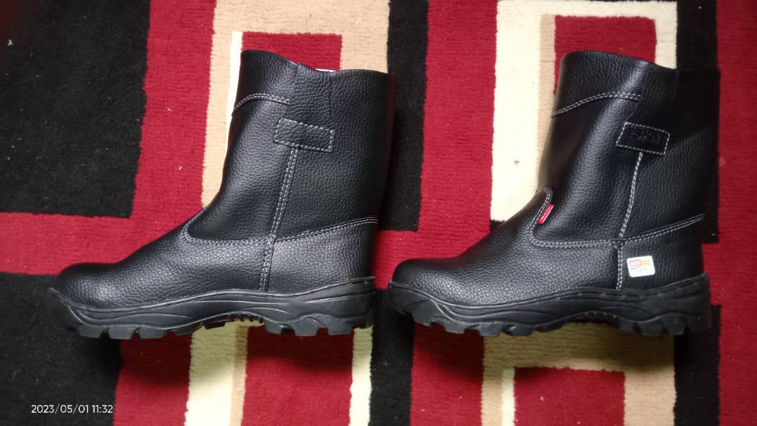 Sepatu Safety King Shoes Ujung Besi Kulit Terlaris - Foto ulasan pembeli