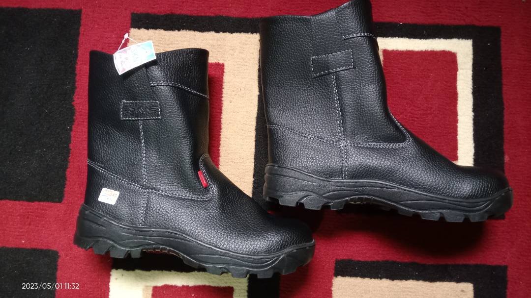 Sepatu Safety King Shoes Ujung Besi Kulit Terlaris - Foto ulasan pembeli