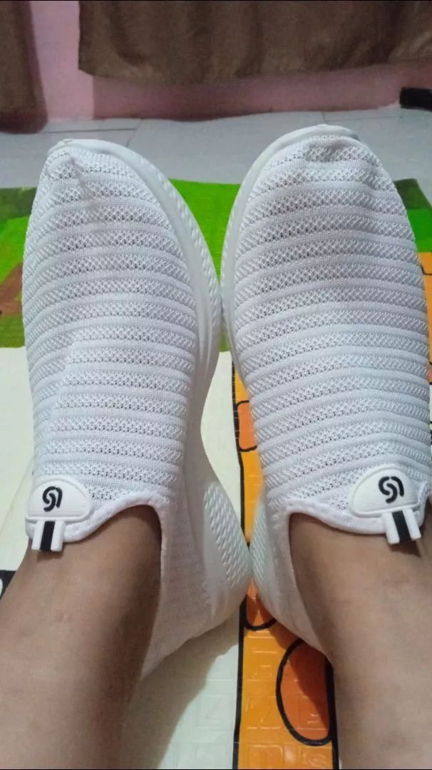 Sepatu Slip On Wanita Korea Sport Polos 36-42 - Foto ulasan pembeli