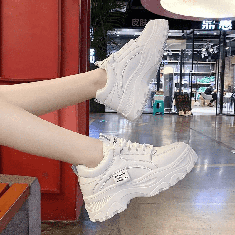 Sepatu Sneaker Wanita Korea Style Terlaris 2024 - foto 1 dari 10