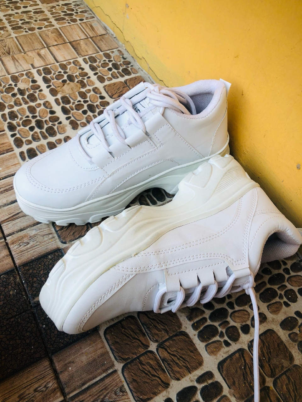 Sepatu Sneaker Wanita Korea Style Terlaris 2024 - foto 3 dari 10