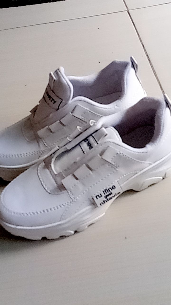 Sepatu Sneaker Wanita Korea Style Terlaris 2024 - foto 5 dari 10