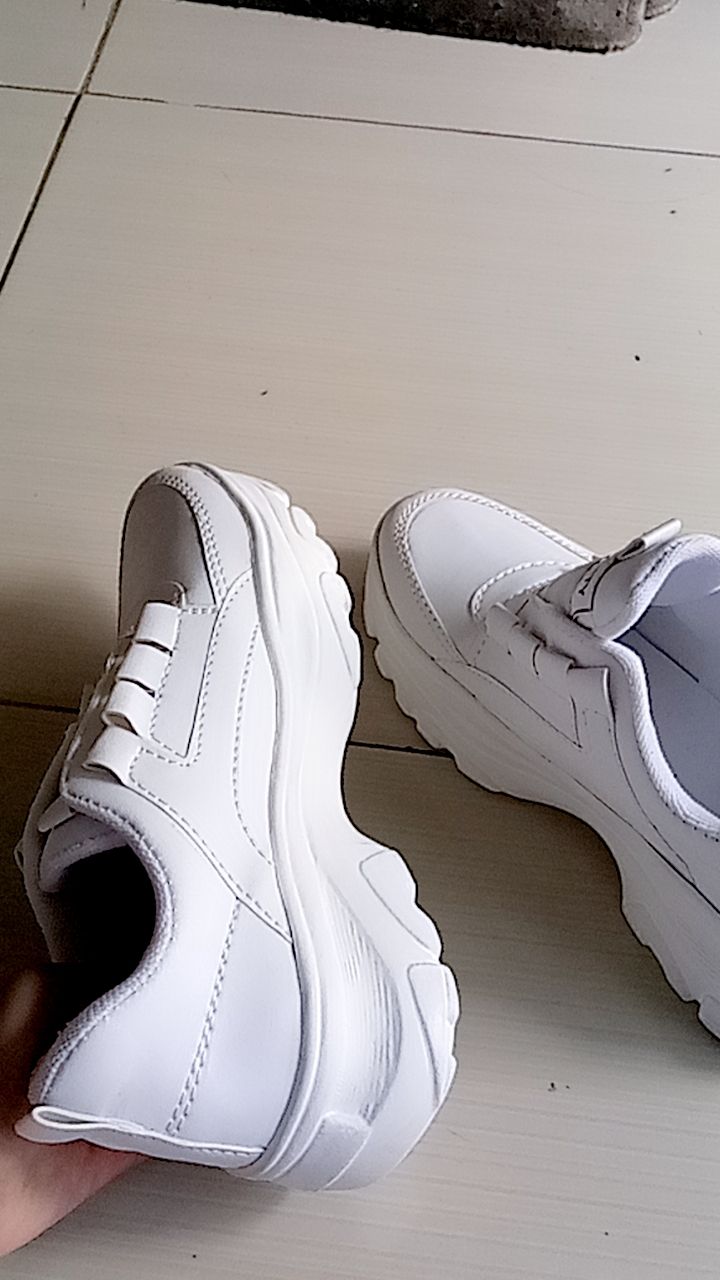 Sepatu Sneaker Wanita Korea Style Terlaris 2024 - Foto ulasan pembeli