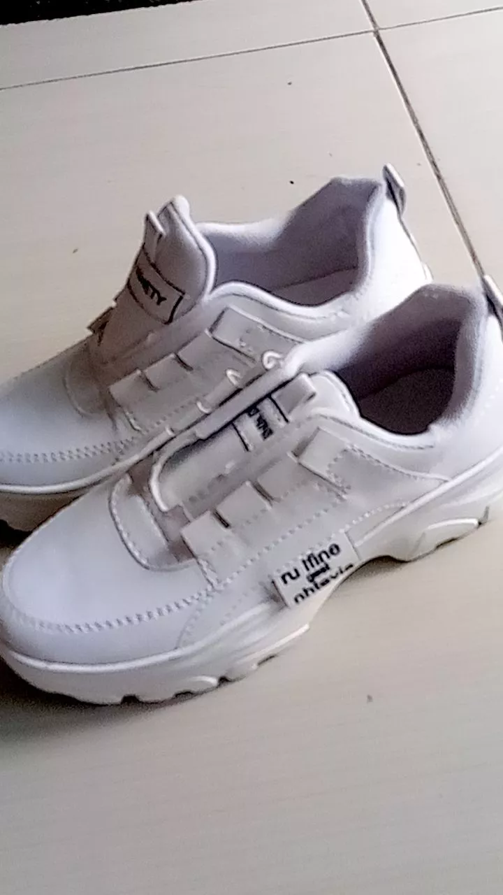 Sepatu Sneaker Wanita Korea Style Terlaris 2024 - Foto ulasan pembeli