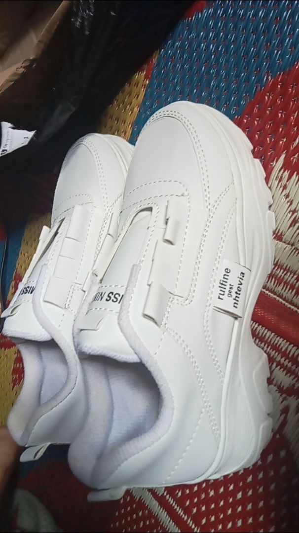 Sepatu Sneaker Wanita Korea Style Terlaris 2024 - Foto ulasan pembeli