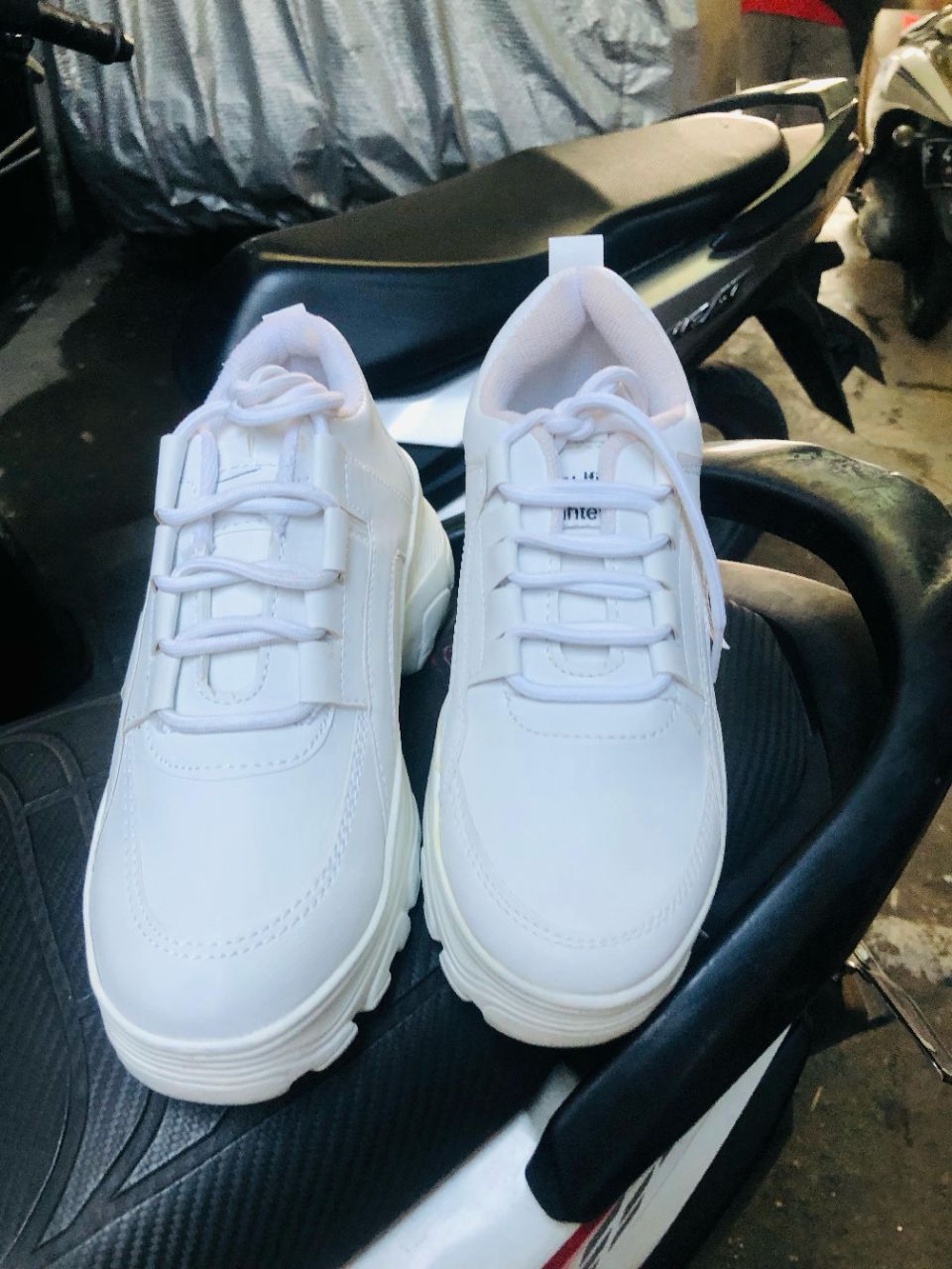 Sepatu Sneaker Wanita Korea Style Terlaris 2024 - Foto ulasan pembeli