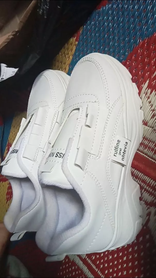 Sepatu Sneaker Wanita Korea Style Terlaris 2024 - Foto ulasan pembeli