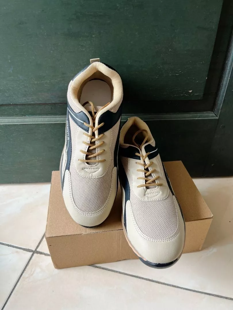 Sepatu Sneakers Pria Sepatu Kasual Pria Kerja Modern - Foto ulasan pembeli