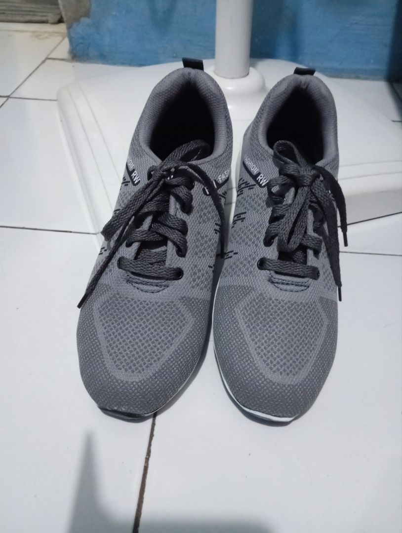 Sepatu Sneakers Pria Wanita Nyaman Tahan Lama - foto 5 dari 10