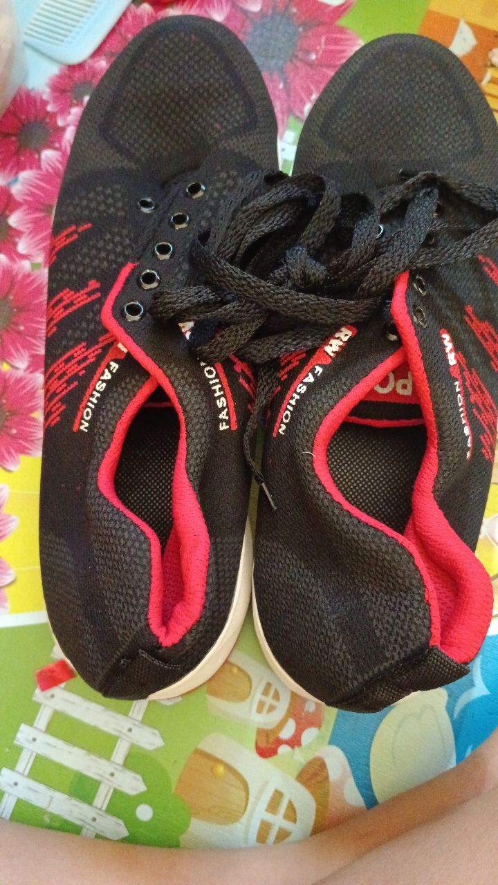 Sepatu Sneakers Pria Wanita Nyaman Tahan Lama - Foto ulasan pembeli