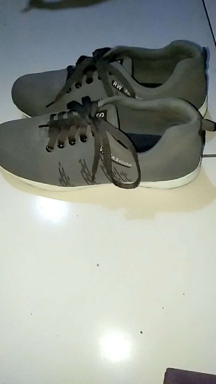 Sepatu Sneakers Pria Wanita Nyaman Tahan Lama - Foto ulasan pembeli
