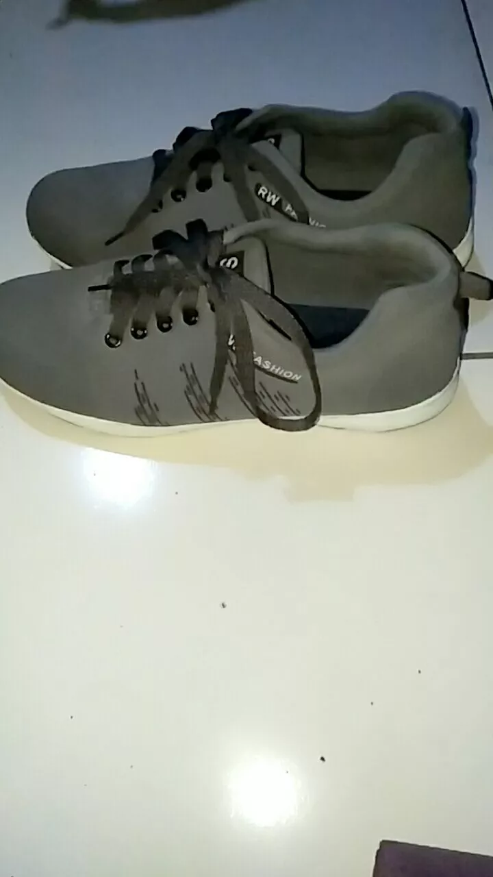 Sepatu Sneakers Pria Wanita Nyaman Tahan Lama - Foto ulasan pembeli