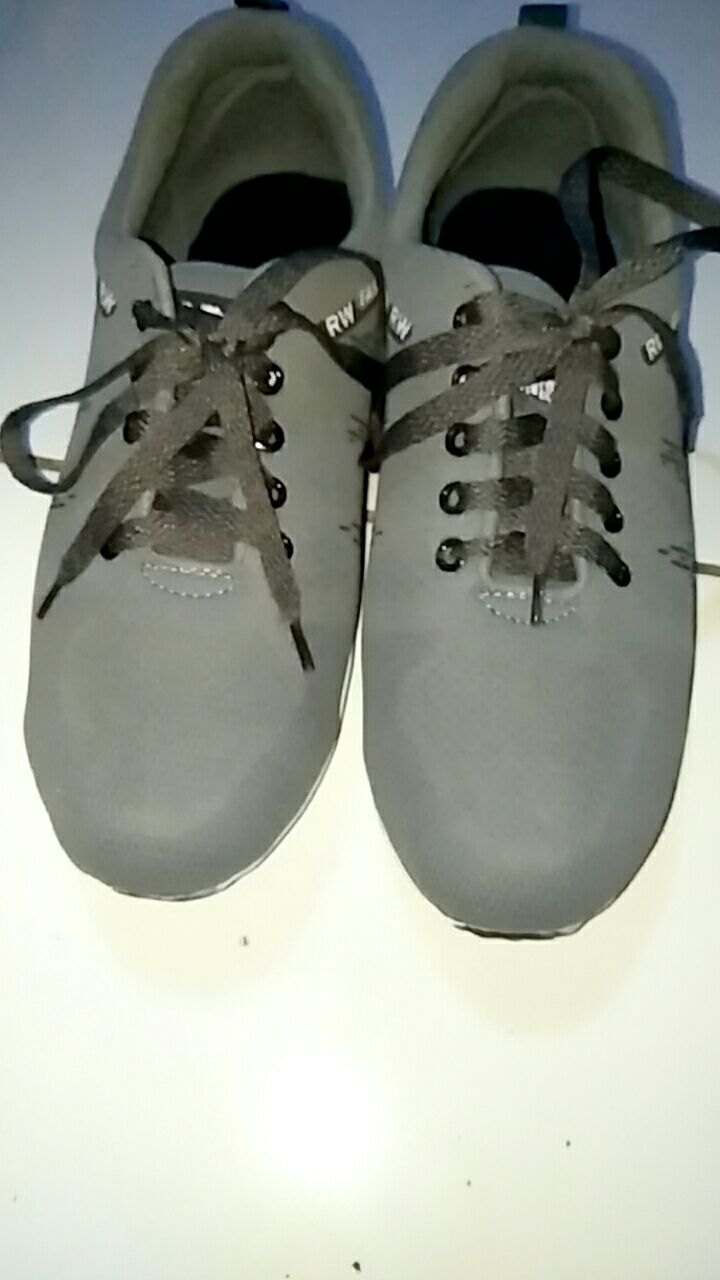 Sepatu Sneakers Pria Wanita Nyaman Tahan Lama - Foto ulasan pembeli