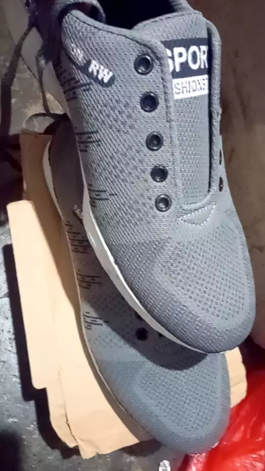 Sepatu Sneakers Pria Wanita Nyaman Tahan Lama - Foto ulasan pembeli