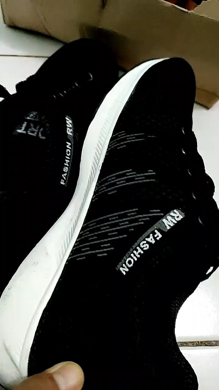 Sepatu Sneakers Pria Wanita Nyaman Tahan Lama - Foto ulasan pembeli