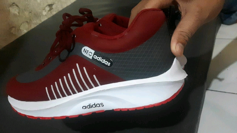 Sepatu Sneakers Pria Wanita Olahraga Viral ID - foto 2 dari 10