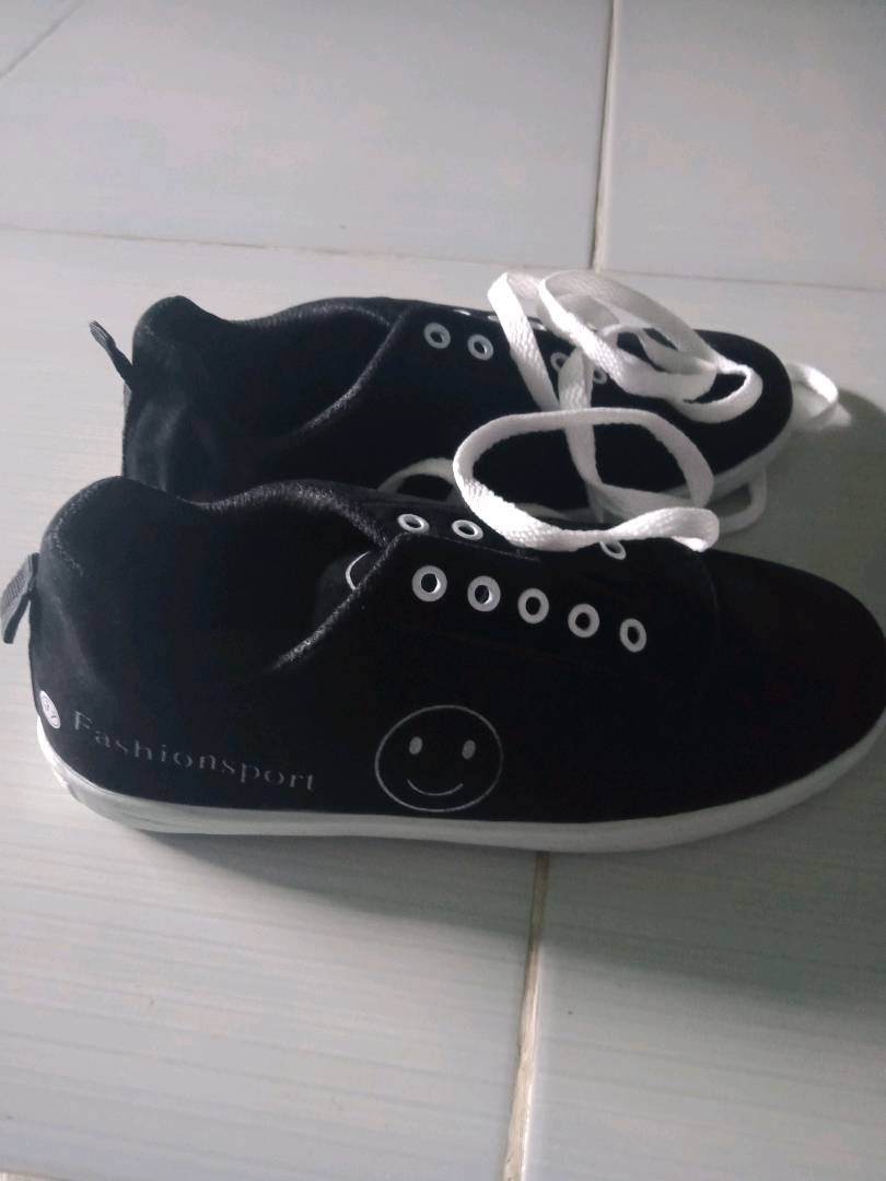 Sepatu Sneakers Wanita Motif Emoticon Lucu Smile / Sepatu Fashion Wanita / Sepatu sekolah Perempuan - Foto ulasan pembeli