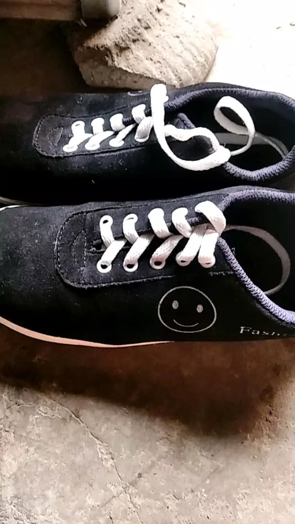 Sepatu Sneakers Wanita Motif Emoticon Lucu Smile / Sepatu Fashion Wanita / Sepatu sekolah Perempuan - Foto ulasan pembeli
