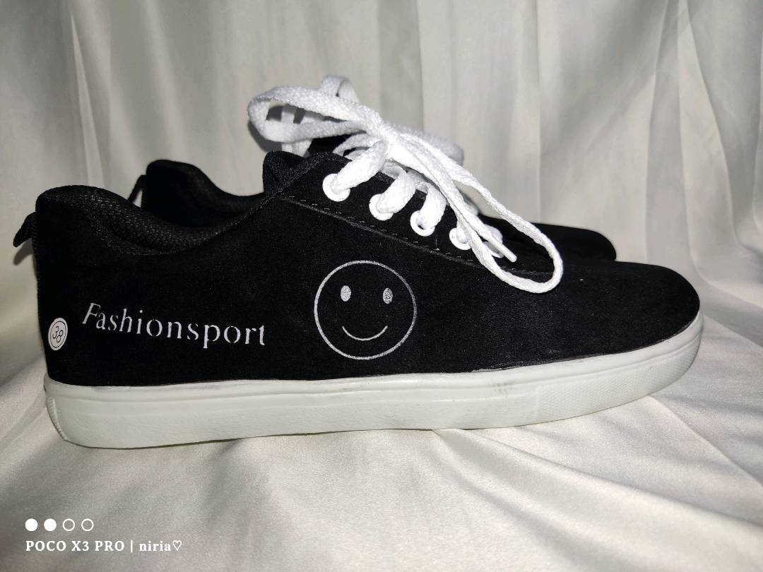 Sepatu Sneakers Wanita Motif Emoticon Lucu Smile / Sepatu Fashion Wanita / Sepatu sekolah Perempuan - Foto ulasan pembeli