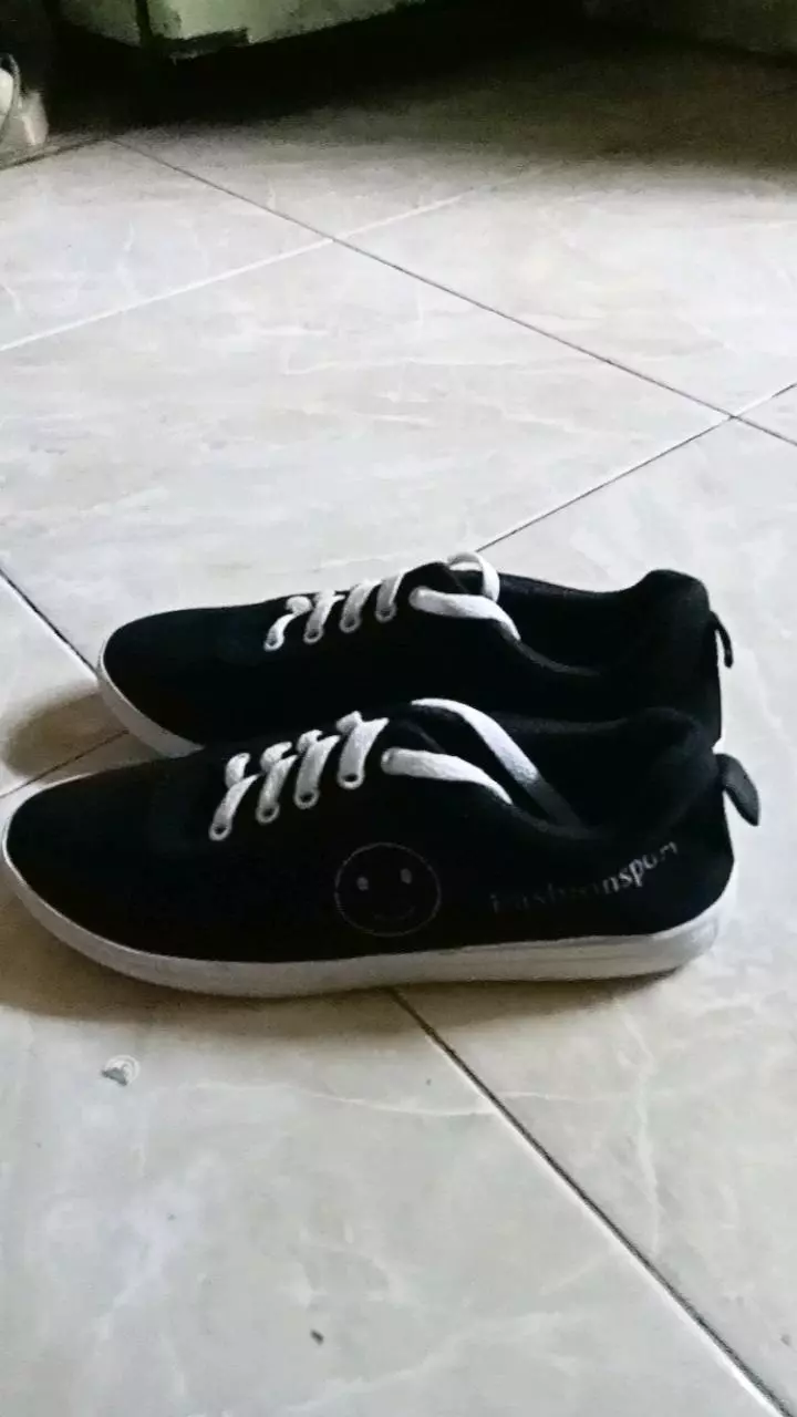 Sepatu Sneakers Wanita Motif Emoticon Lucu Smile / Sepatu Fashion Wanita / Sepatu sekolah Perempuan - Foto ulasan pembeli