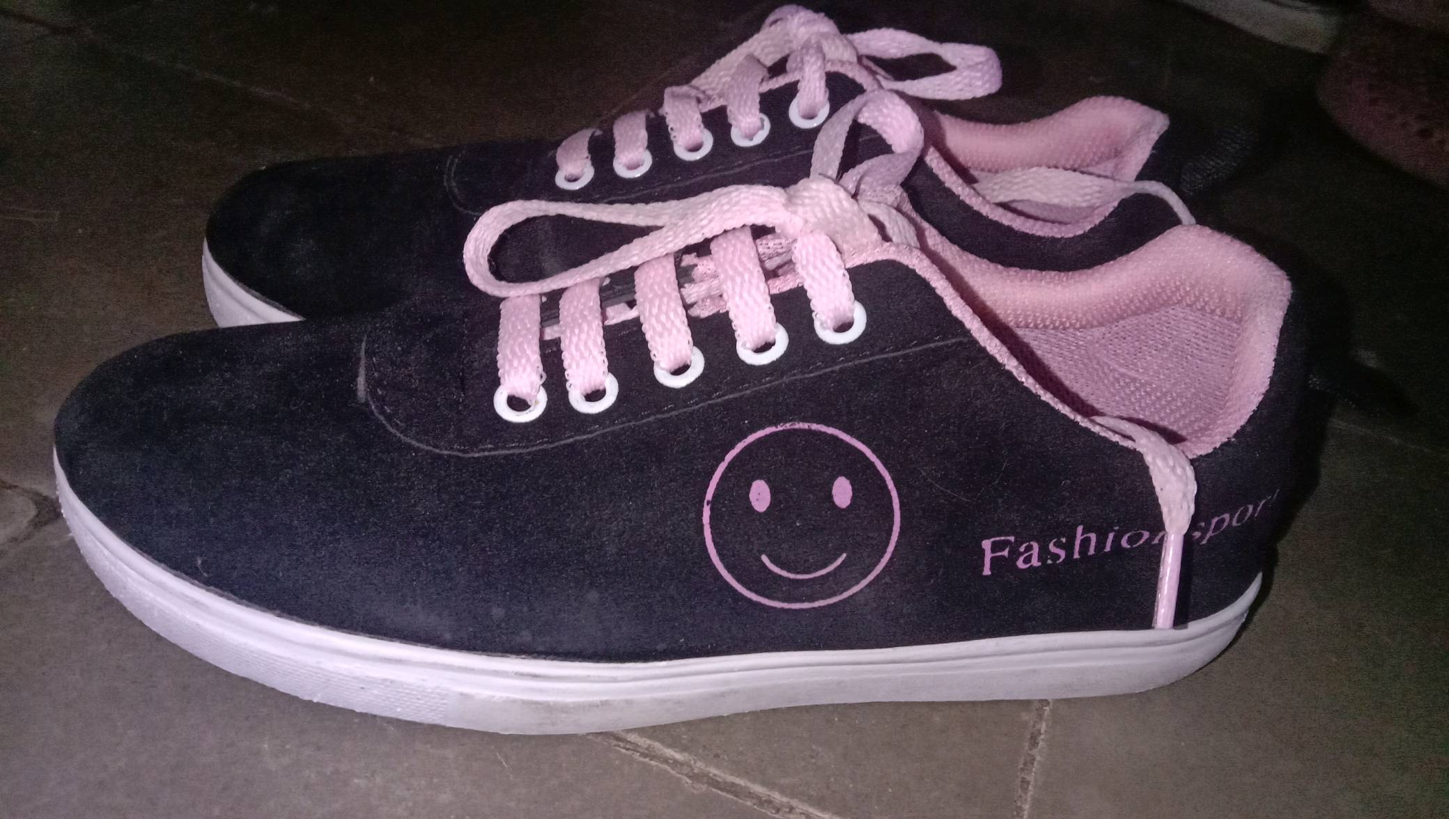 Sepatu Sneakers Wanita Motif Emoticon Lucu Smile / Sepatu Fashion Wanita / Sepatu sekolah Perempuan - Foto ulasan pembeli