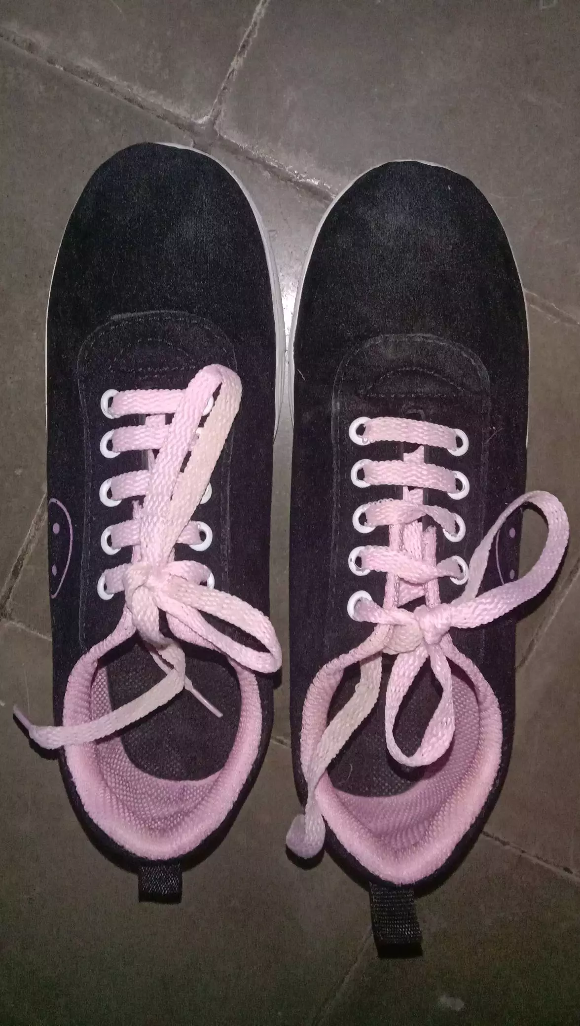 Sepatu Sneakers Wanita Motif Emoticon Lucu Smile / Sepatu Fashion Wanita / Sepatu sekolah Perempuan - Foto ulasan pembeli