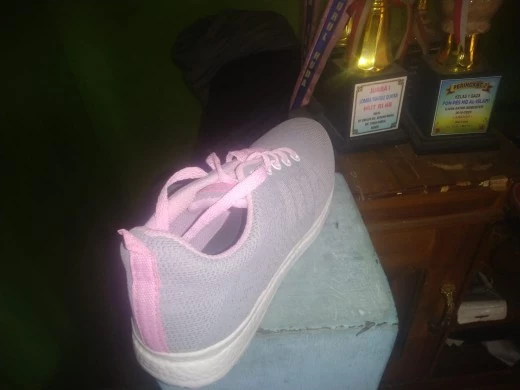Sepatu Sneakers Wanita Sport Termurah Non Slip - Foto ulasan pembeli