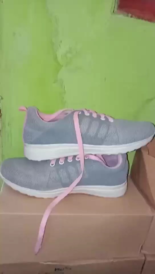 Sepatu Sneakers Wanita Sport Termurah Non Slip - Foto ulasan pembeli