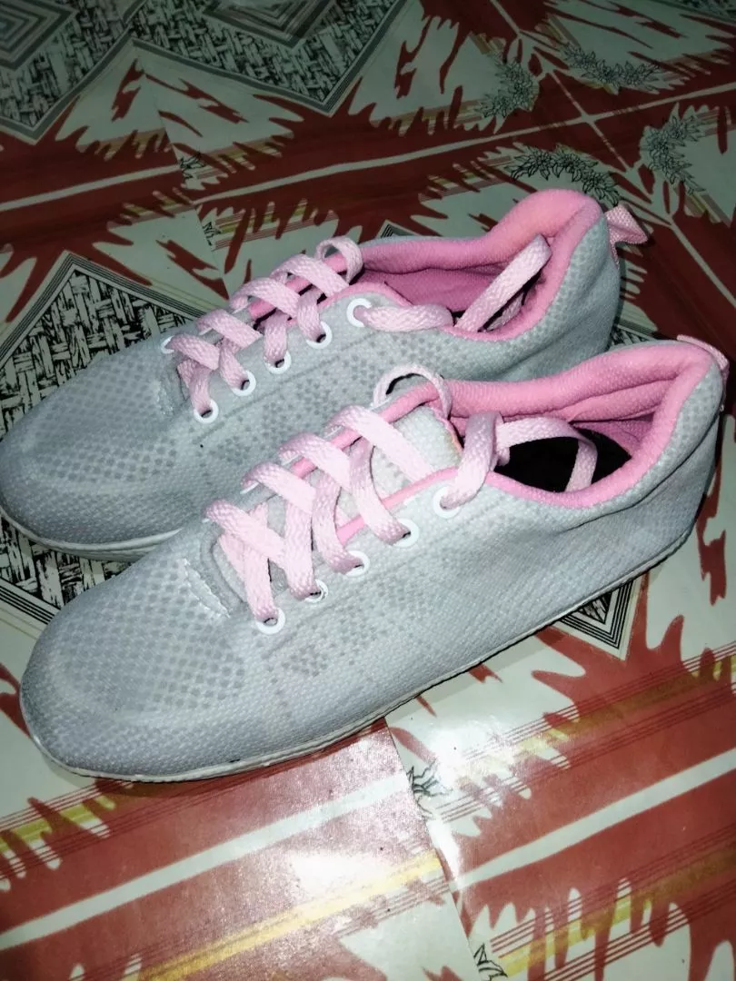 Sepatu Sneakers Wanita Sport Termurah Non Slip - Foto ulasan pembeli