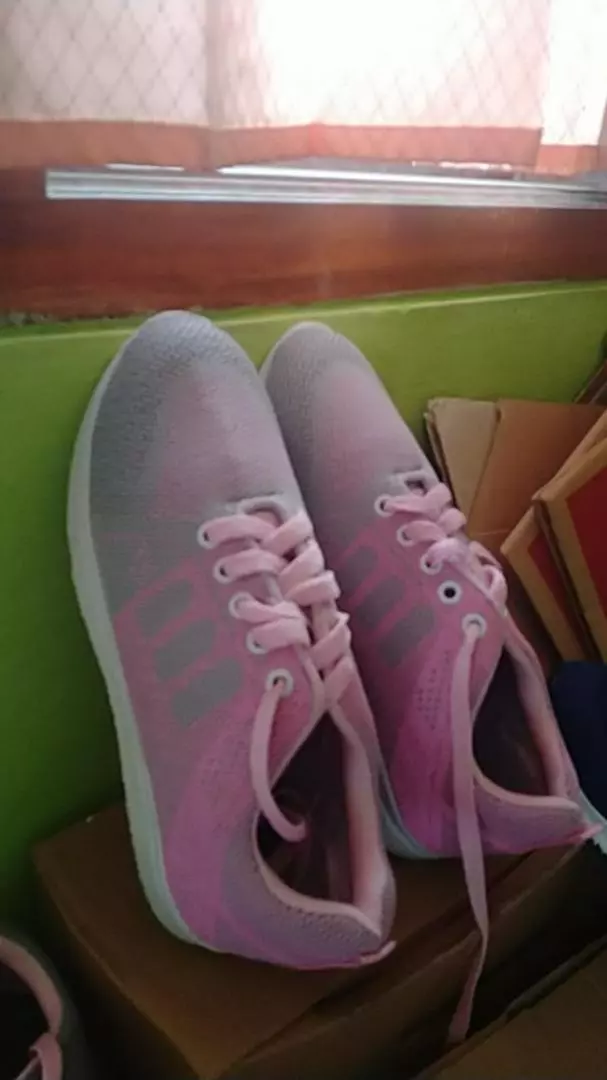Sepatu Sneakers Wanita Sport Termurah Non Slip - Foto ulasan pembeli