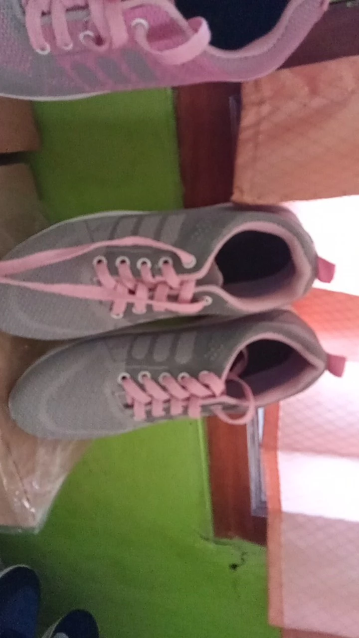 Sepatu Sneakers Wanita Sport Termurah Non Slip - Foto ulasan pembeli