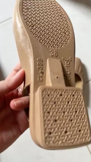 Sepatu Wanita Trendy Premium Anti Slip Nyaman - Foto ulasan pembeli