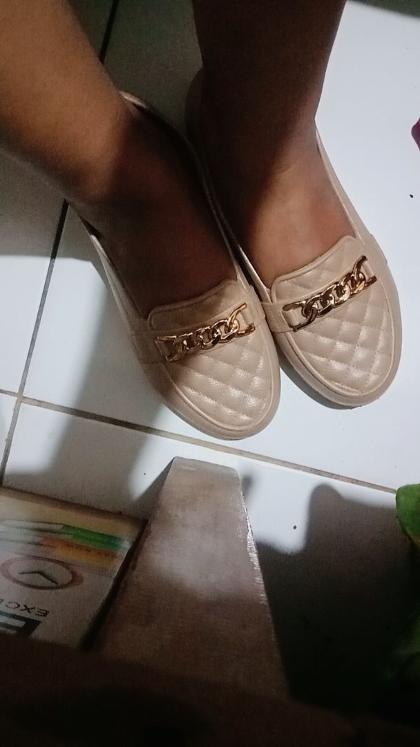 Sepatu Wanita Trendy Premium Anti Slip Nyaman - Foto ulasan pembeli