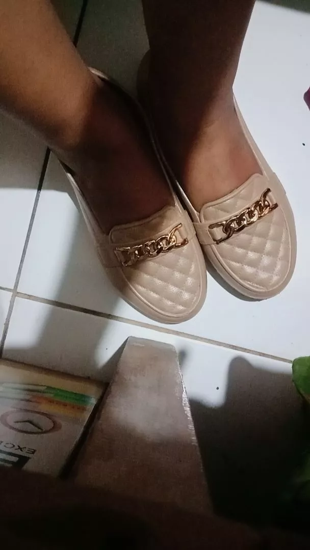 Sepatu Wanita Trendy Premium Anti Slip Nyaman - Foto ulasan pembeli