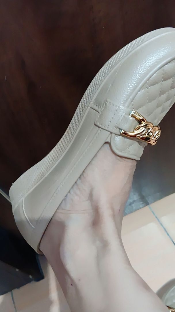 Sepatu Wanita Trendy Premium Anti Slip Nyaman - Foto ulasan pembeli