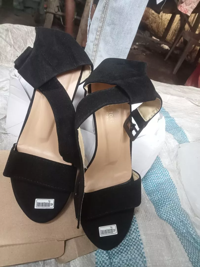 Sepatu wanita/sepatu casual/sepatu kerja dan acaran lain nya ukuran 36/43 - Foto ulasan pembeli