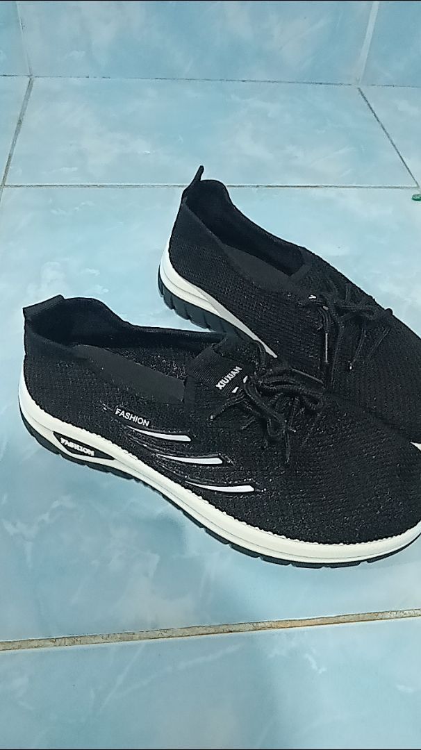 Sepatu Wanita Slip On Rajut Ringan Casual - foto 2 dari 10