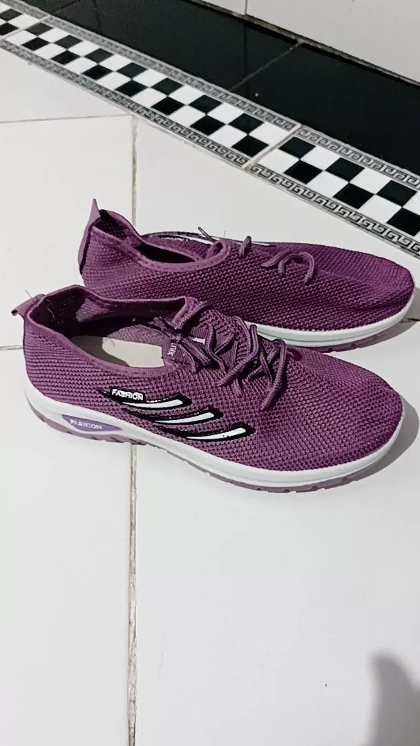 Sepatu Wanita Slip On Rajut Ringan Casual - Foto ulasan pembeli