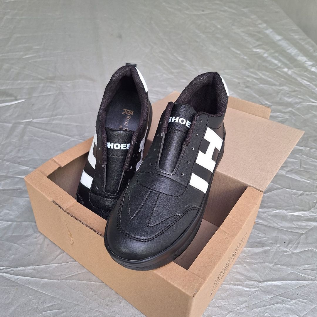 Sepatu Wanita Sneakers Ringan & Anti Slip Cocok Untuk Sekolah,Kerja & Jalan / Sneakers Wanita Casual Putih Hitam - Foto ulasan pembeli