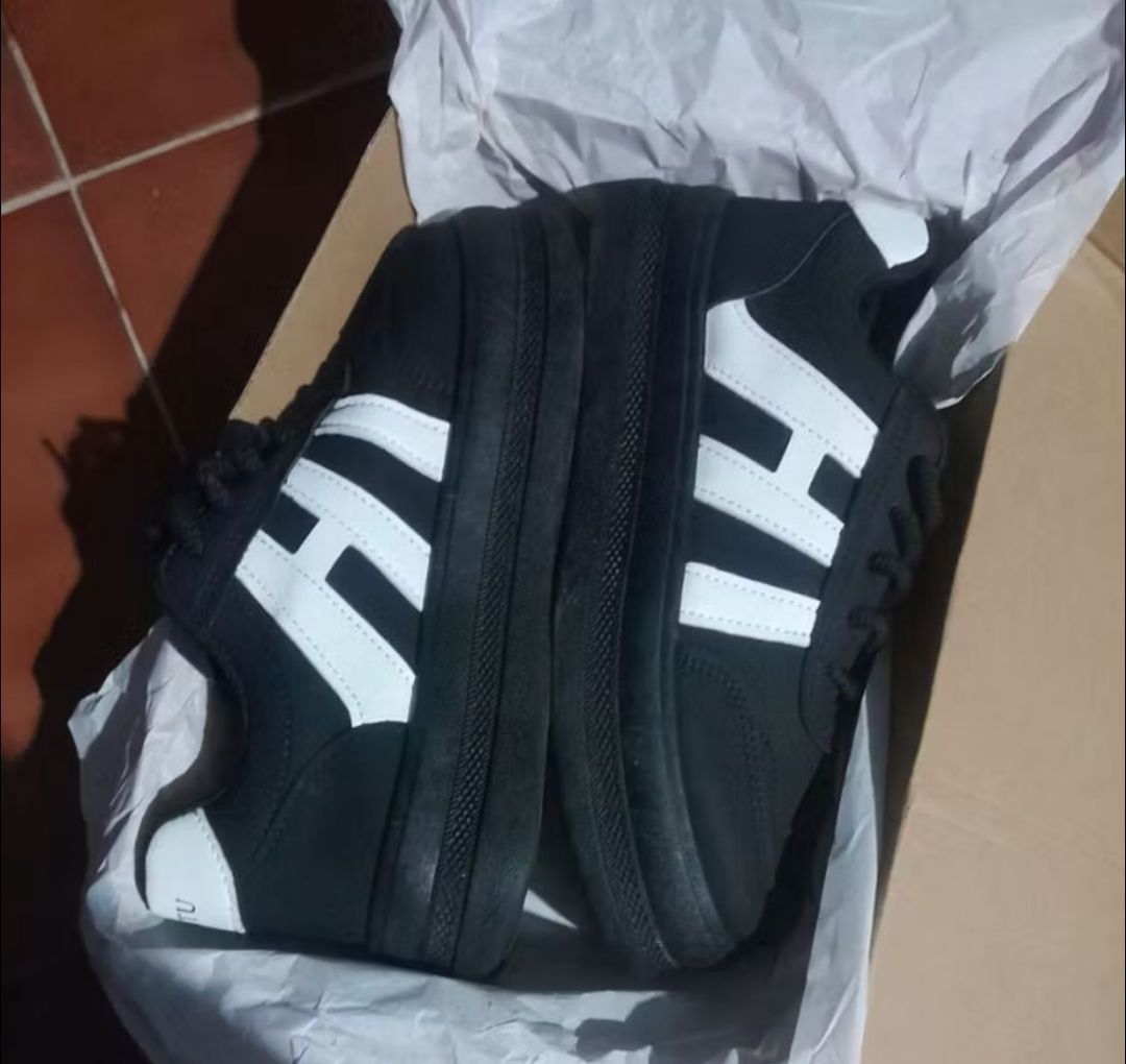 Sepatu Wanita Sneakers Ringan & Anti Slip Cocok Untuk Sekolah,Kerja & Jalan / Sneakers Wanita Casual Putih Hitam - Foto ulasan pembeli