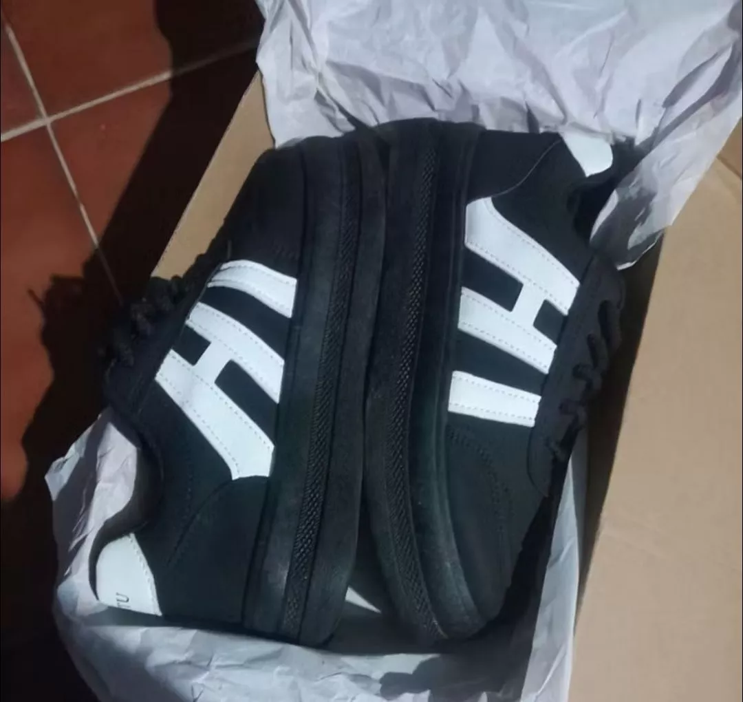 Sepatu Wanita Sneakers Ringan & Anti Slip Cocok Untuk Sekolah,Kerja & Jalan / Sneakers Wanita Casual Putih Hitam - Foto ulasan pembeli
