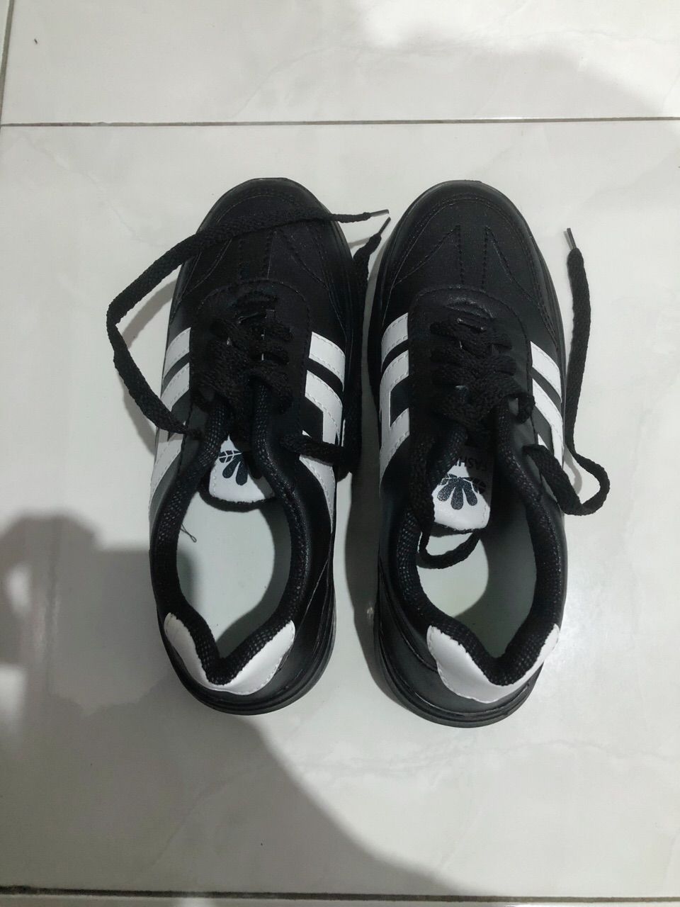 Sepatu Wanita Sneakers Ringan & Anti Slip Cocok Untuk Sekolah,Kerja & Jalan / Sneakers Wanita Casual Putih Hitam - Foto ulasan pembeli