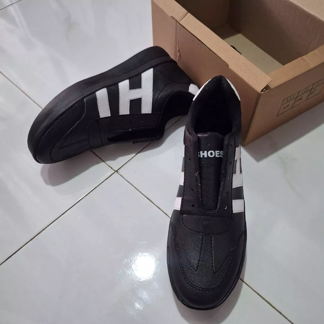 Sepatu Wanita Sneakers Ringan & Anti Slip Cocok Untuk Sekolah,Kerja & Jalan / Sneakers Wanita Casual Putih Hitam - Foto ulasan pembeli