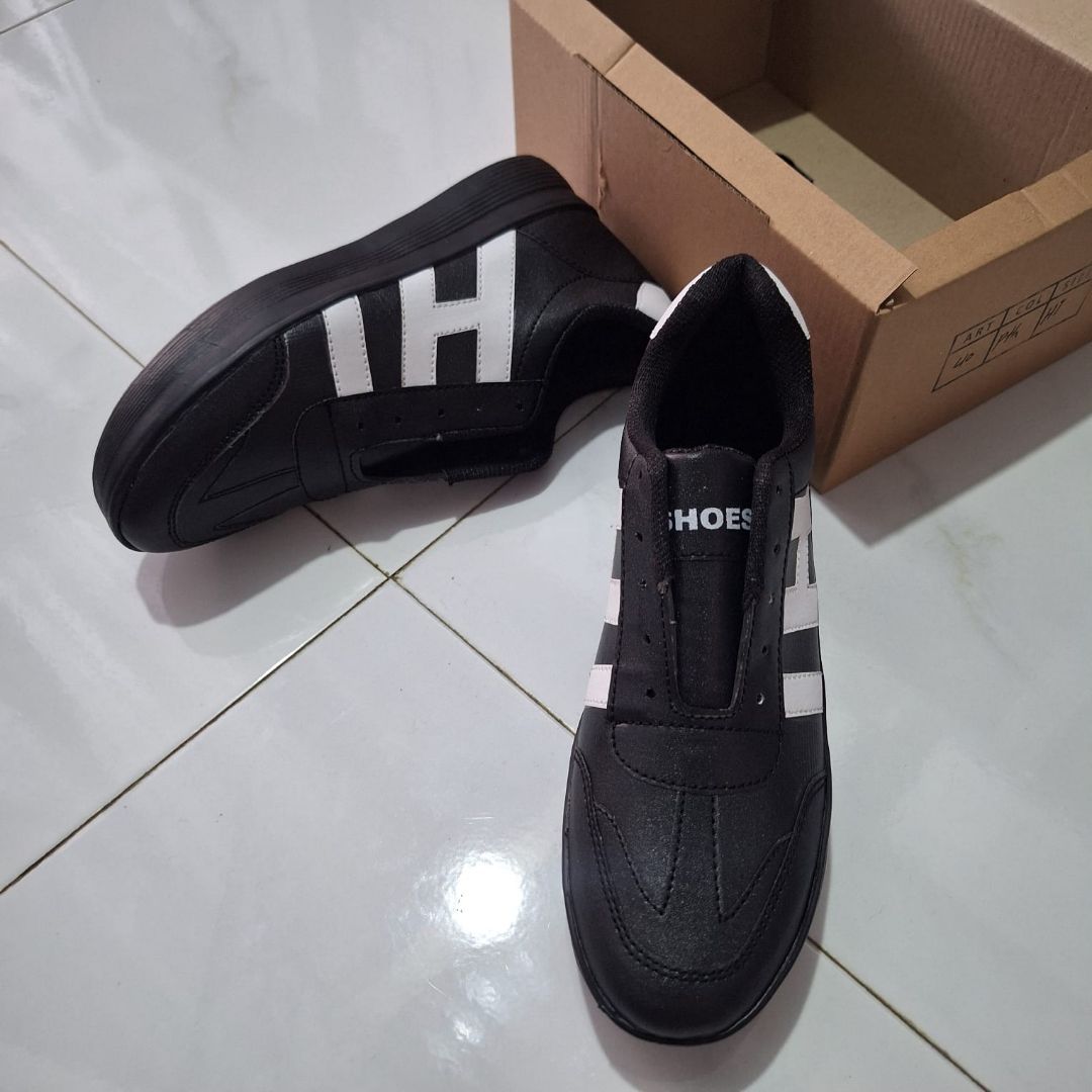 Sepatu Wanita Sneakers Ringan & Anti Slip Cocok Untuk Sekolah,Kerja & Jalan / Sneakers Wanita Casual Putih Hitam - Foto ulasan pembeli