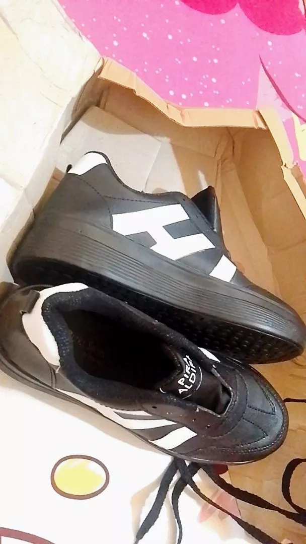 Sepatu Wanita Sneakers Ringan & Anti Slip Cocok Untuk Sekolah,Kerja & Jalan / Sneakers Wanita Casual Putih Hitam - Foto ulasan pembeli