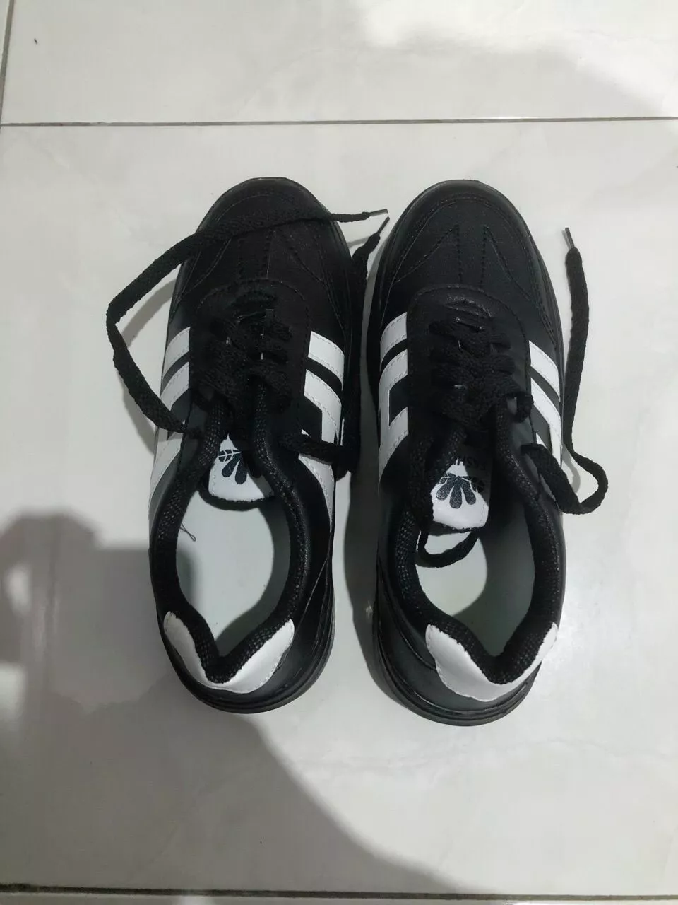 Sepatu Wanita Sneakers Ringan & Anti Slip Cocok Untuk Sekolah,Kerja & Jalan / Sneakers Wanita Casual Putih Hitam - Foto ulasan pembeli